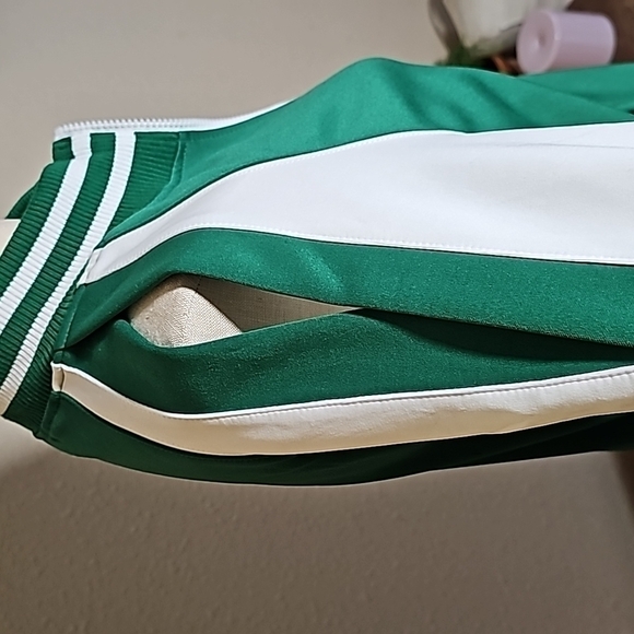 Lilys Kloset Cold ShoulderZipper Jacket - Picture 4 of 7